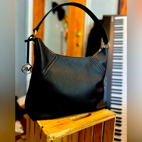 NWT Aria Large Michael Khors Soft Vegan Leather Sholder Bag | BLACK - Picture 3 of 3